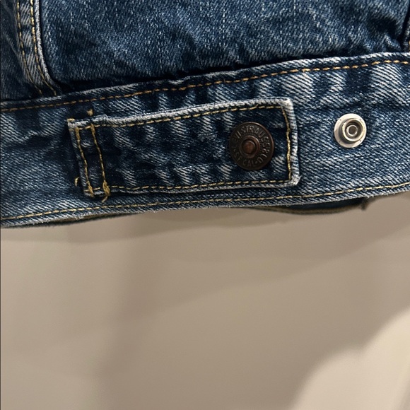 Levi's Blue Sherpa-Lined Denim Jacket - Picture 9 of 11